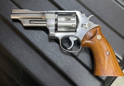 Smith and Wesson 624 (4 inch pinned barrel, targets) - Image 1 of 6