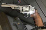 Smith and Wesson 657 (6 inch, combats) - 1 of 6