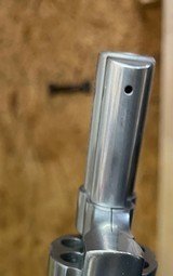 Smith and Wesson 686-4 (2 1/2 in, combats) - 3 of 6