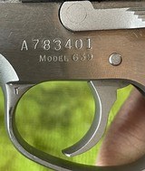 Smith and Wesson 639 (2 extra mags) - 5 of 7