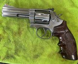 Smith and Wesson 686-4 (4 inch pinned barrel, custom grips) - 1 of 5
