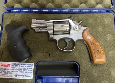 Smith and Wesson 66-4 (2 1/2 inch barrel, orig box) - Image 1 of 6