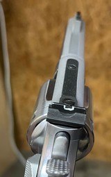Smith and Wesson 617-4 (pre lock) - 4 of 7