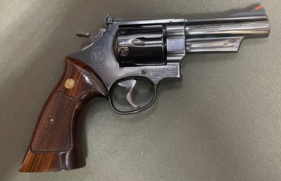 Smith and Wesson 29-2 (4 in, blue) - Image 2 of 6