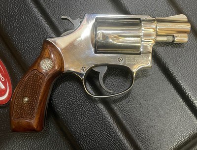 Smith and Wesson 36 (snub, nickel) - Image 2 of 6