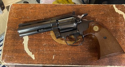 Colt Diamondback (4 in, 22, original box) - Image 1 of 5