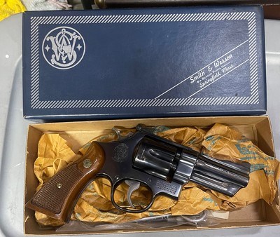 Smith and Wesson 27-2 (3 1/2 in, box) - Image 2 of 6