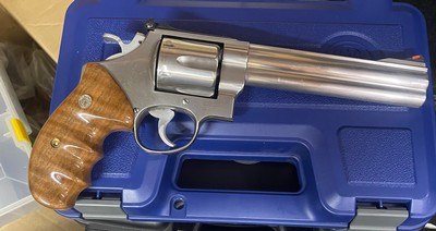 Smith and Wesson 629-3 Classic - Image 2 of 8