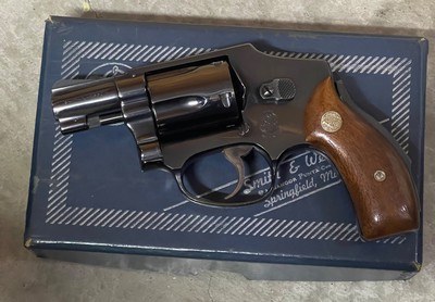 Smith and Wesson 40 (1 7/8ths, blue, orig box) - Image 1 of 7