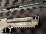 Donald Trump Desert Eagle 50AE Special Edition - 2 of 3