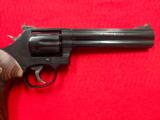 Smith and Wesson Model 586 - Near MINT! - 2 of 3