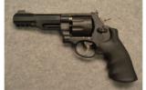 Smith & Wesson Performance CenterMP R8 - 2 of 2