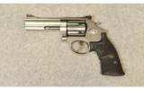 Smith & Wesson ~ 686-6 ~ .38/.357 - 2 of 2