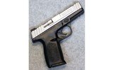 Smith & Wesson ~ SD40VE ~ .40 Smith & Wesson. - 1 of 2