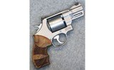 Smith & Wesson ~ 627-5 ~ .357 Magnum. - 1 of 2