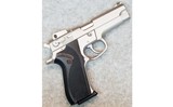 Smith & Wesson ~ 5906 ~ 9 mm Luger. - 1 of 2