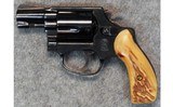 Smith & Wesson ~ 36 ~ .38 Special. - 2 of 2