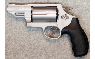 Smith & Wesson ~ Governor ~ .45 Colt / .410 Bore.