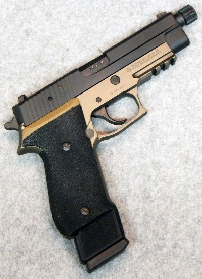 SIG Sauer ~ P220 ~ .45 Auto.