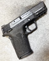 Smith & Wesson ~ M&P9 Shield EZ ~ 9 mm Luger.