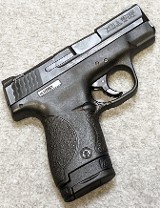 Smith & Wesson ~ M&P9 Shield ~ 9 mm Luger.