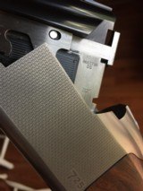 Browning 725 Sporting 12ga 32in - 7 of 11