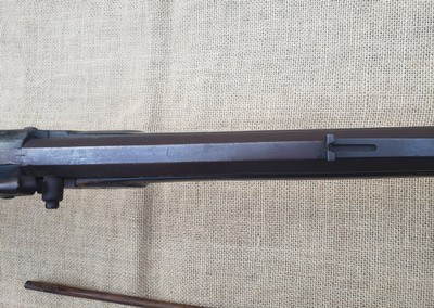 ANTIQUE INCISE CARVED .45 FULLSTOCK BLACK POWDER MUZZLELOADER READING / BERKS COUNTY (?) PENNSYLVANIA KENTUCKY LONGRIFLE RIFLE - Image 14 of 15