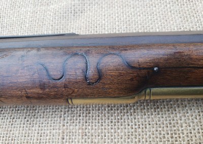 ANTIQUE INCISE CARVED .45 FULLSTOCK BLACK POWDER MUZZLELOADER READING / BERKS COUNTY (?) PENNSYLVANIA KENTUCKY LONGRIFLE RIFLE - Image 7 of 15
