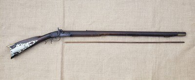 ANTIQUE INCISE CARVED .45 FULLSTOCK BLACK POWDER MUZZLELOADER READING / BERKS COUNTY (?) PENNSYLVANIA KENTUCKY LONGRIFLE RIFLE - Image 1 of 15