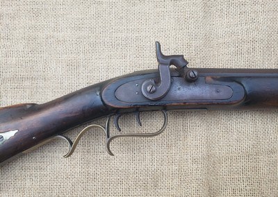 ANTIQUE INCISE CARVED .45 FULLSTOCK BLACK POWDER MUZZLELOADER READING / BERKS COUNTY (?) PENNSYLVANIA KENTUCKY LONGRIFLE RIFLE - Image 5 of 15