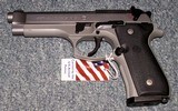 Beretta 92 FS .INOX - 2 of 3