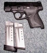 Smith & Wesson M&P SHIELD .9mm. Cal. - 2 of 2