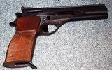 Beretta Model 76W TARGET pistol . 22 Cal. - 2 of 5