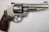 Smith & Wesson Model 627-5
PERFORMACCE CENTER 8 SHOT .357 Mag. - 3 of 6