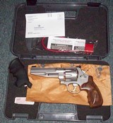 Smith & Wesson Model 627-5
PERFORMACCE CENTER 8 SHOT .357 Mag. - 1 of 6