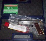 Colt Government 1911.38 SUPER CAL> - 1 of 3