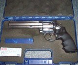 Smith & Wesson 617.22 Cal. 10 SHOT - 1 of 4