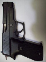 WEST GERMAN Sig. P220
.45 ACP - 5 of 6