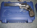 Smith & Wesson Model 686 PLUS DELUXE .357 Mag. - 3 of 3