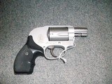 Smith & Wesson 638-2 AIRWEIGHT - 2 of 3