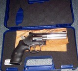 Smith & Wesson 686-6
PLUS
.357 mag. - 2 of 2