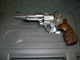 Smith & Wesson 627-5 PERFORMANCE CENTER - 2 of 7