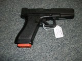 Glock 22
Gen 2
.40 S&W Cal. - 3 of 4