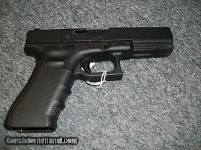 Glock 22
Gen 4
.40S&W Cal.