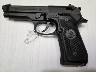Beretta 92 FS
9mm.