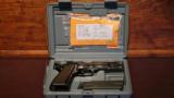 Browning Hi-Power .9 mm (High Polish Blue With Original Case) - 1 of 4