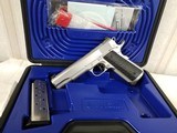 DAN WESSON VALOR45 ACP WITH N/ S - 1 of 1