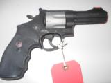 SMITH AND WESSON 329PD 44MAG
- 1 of 2
