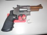 SMITH AND WESSON 629-6 44MAG
- 1 of 2