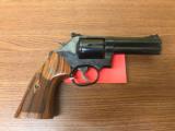 SMITH & WESSON MODEL 586, 357 MAG, BLUED FINISH,
6-RDS - 1 of 20